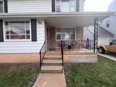 Main picture of 205 E Sangamon St