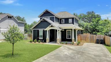 Main picture of 204 Francis Dr