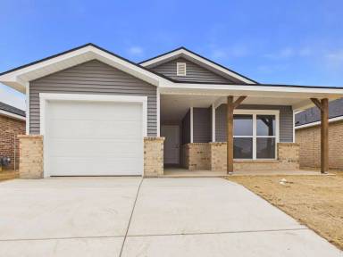 Main picture of 2900 Haystack Way