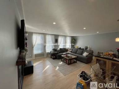 Main picture of 335 W 2nd St