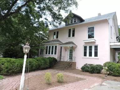 Main picture of 6429 Main St