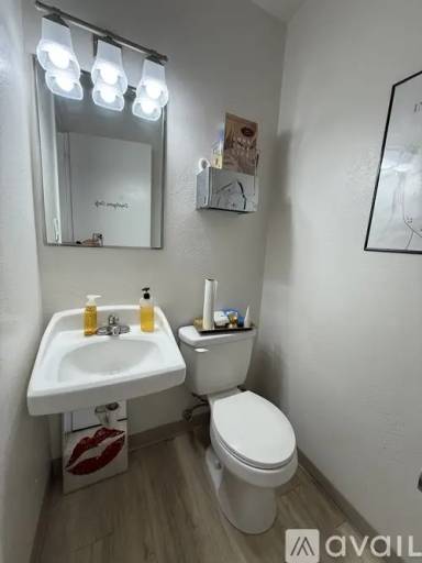 Main picture of 2244 S Avenue A