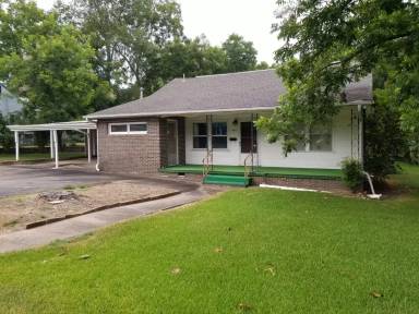 Main picture of 908 Callie Ave