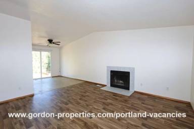 Main picture of 9641 SE Schiller St