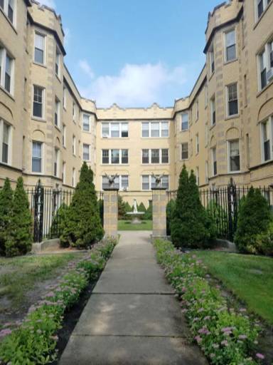 Main picture of 2022 W Berwyn Ave