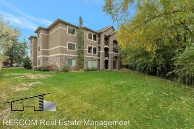 Main picture of 861 S Main St