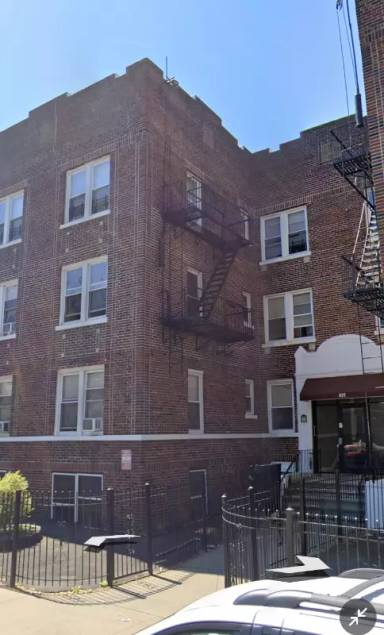 Main picture of 102 W Grove Ter