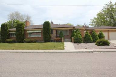 Main picture of 761 Hutchison St