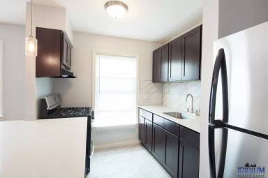 Main picture of 222 Roseville Ave