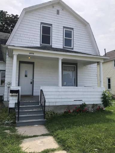 Main picture of 1005 1st Ave SW