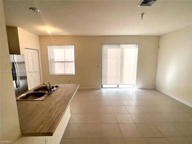 Main picture of 3342 W 112th St
