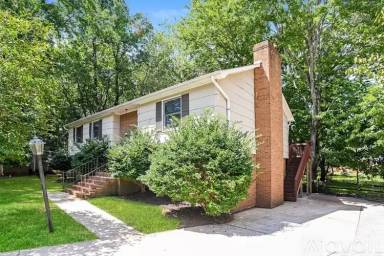 Main picture of 8327 Knollbrook Dr