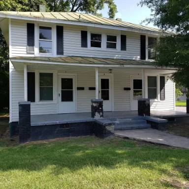 Main picture of 1500 W 4th St