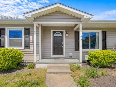 Main picture of 73 Sanders Dr