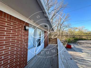 Main picture of 2565 W Bancroft St