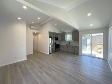 Main picture of 14533 Lyle St