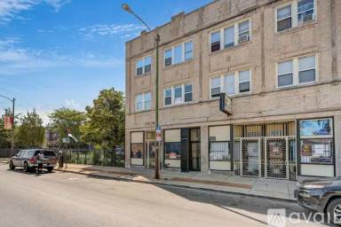 Main picture of 1741 E 71st St