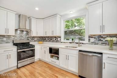 Main picture of 83 Edgemoor Ave