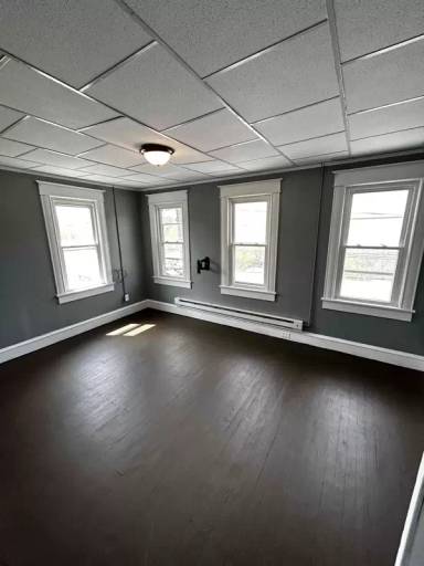 Main picture of 552 Main St