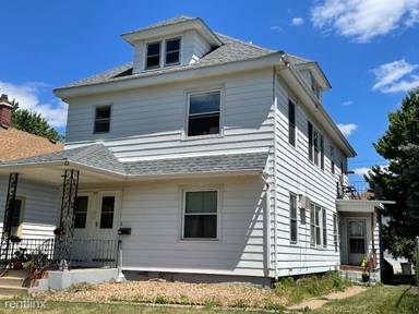 Main picture of 619 Jackson St NE
