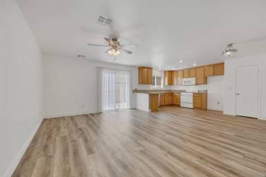 Main picture of 8305 Time Machine Ave