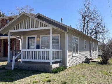 Main picture of 102 Castro St