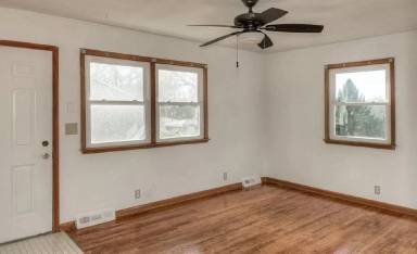 Main picture of 5803 S 50th St