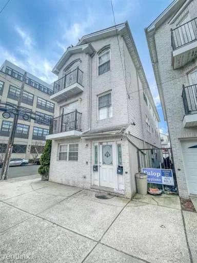 Main picture of 103 Jefferson Ave