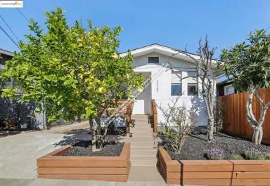 Main picture of 3360 Arizona St