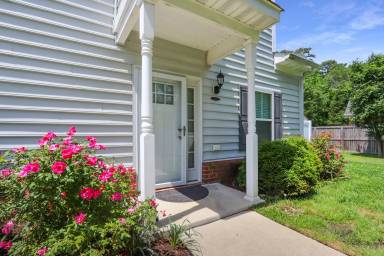 Main picture of 11 Franklin Ln