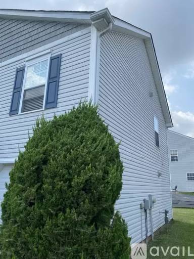 Main picture of 208 Hunslet Cir