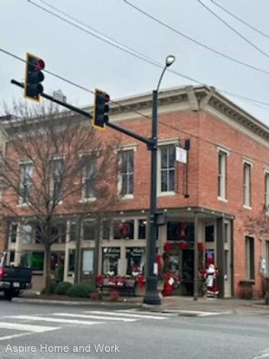 Main picture of 100 N Main St