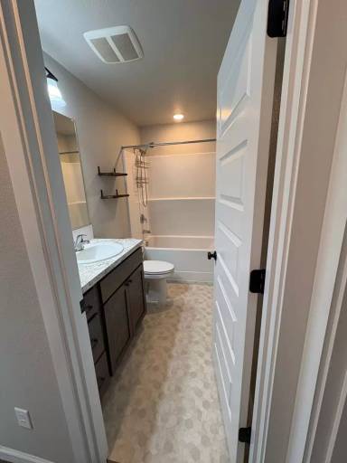 Main picture of 725 L St NE