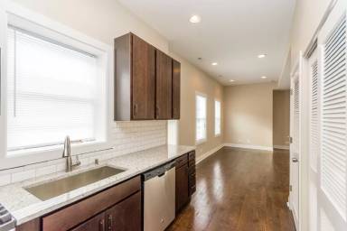 Main picture of 1617 N Fairfield Ave