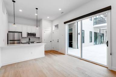 Main picture of 3308 E Marshall St
