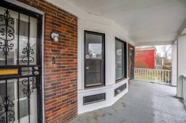 Main picture of 1436 Baldwin St