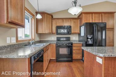 Main picture of 486 Bluebird Dr