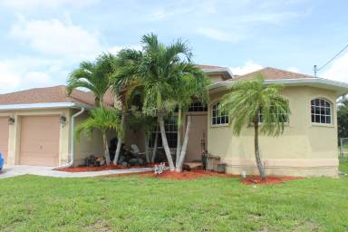 Main picture of 623 NW 38th Pl