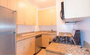 Main picture of 207 W 11th St