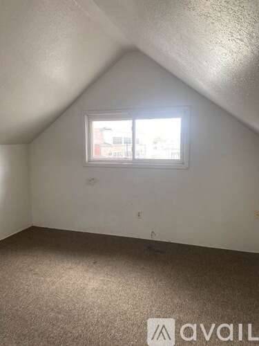 Main picture of 2116 N Maryland St