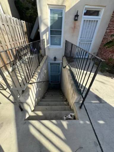 Main picture of 1706 N Broadway