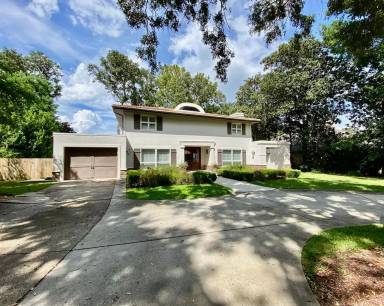 Main picture of 2380 W Bayshore Rd