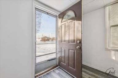 Main picture of 2615 Emmons Ave