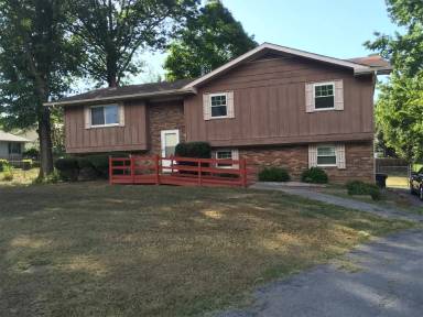 Main picture of 7603 Leacrest Ln