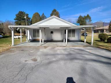 Main picture of 840 Main St