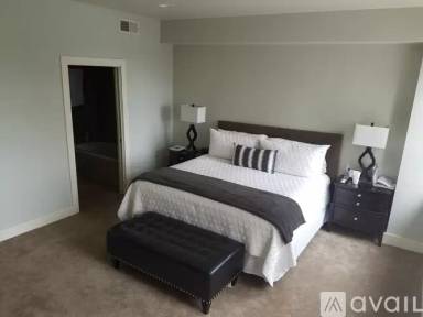 Main picture of 411 W 7th St