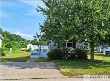 Main picture of 6 Kitty Ln