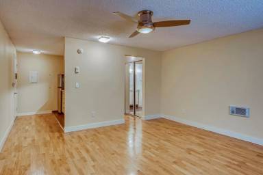 Main picture of 11 SW Curry St