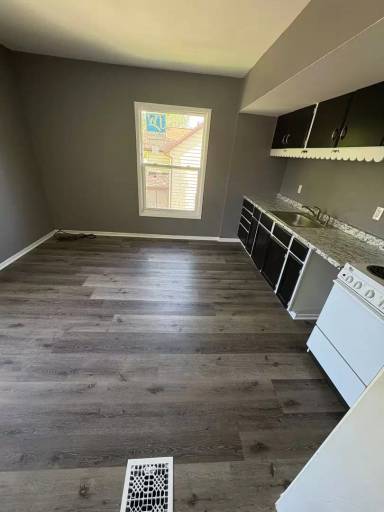 Main picture of 626 W 2nd St