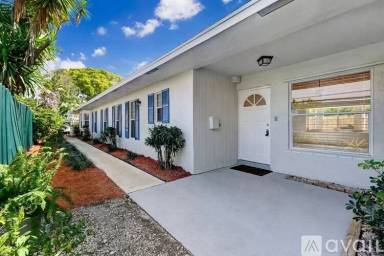 Main picture of 900 NE 8th Ave